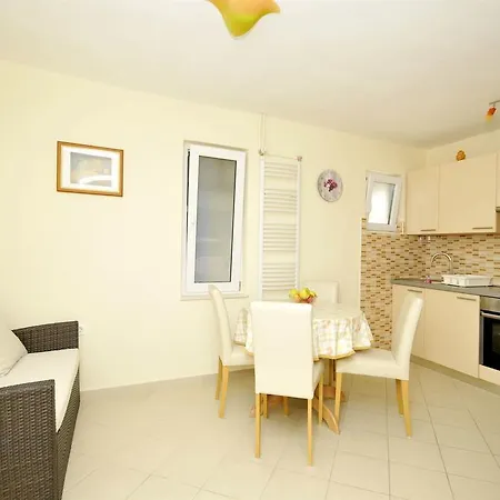 Mise Apartman *